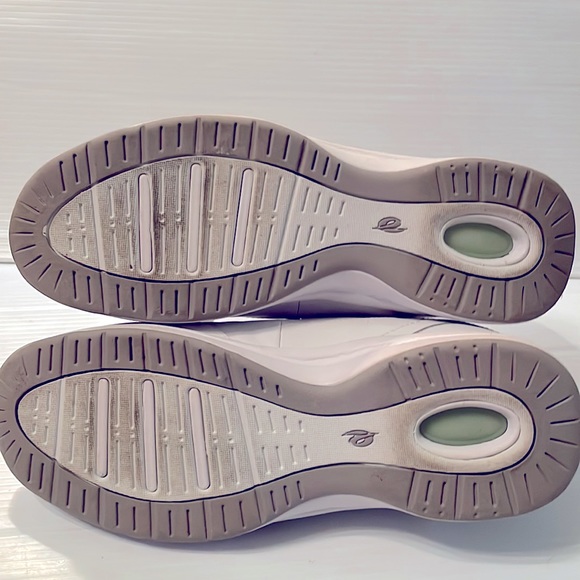 Easy Spirit Women's Beige Leather Walking Shoes Stars size 10 EUC - Picture 5 of 12